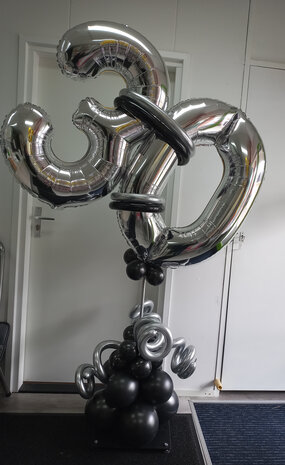 Staander met cijfer ballondecoraties