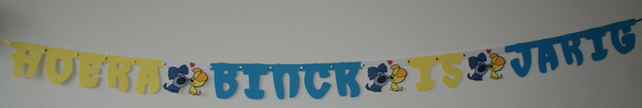 Naamslinger verjaardag, lettertype Sesamstraat met tussenstukjes Naamslinger verjaardag, lettertype Sesamstraat met tussenstukjes
