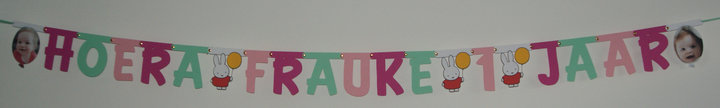 Naamslinger verjaardag, lettertype Pooh met tussenstukjes Naamslinger verjaardag, lettertype Pooh met tussenstukjes