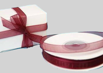 Bordeauxrood Organza lint met ijzerdraad, 25mm, 5 meter Bordeauxrood Organza lint met ijzerdraad, 25mm, 5 meter
